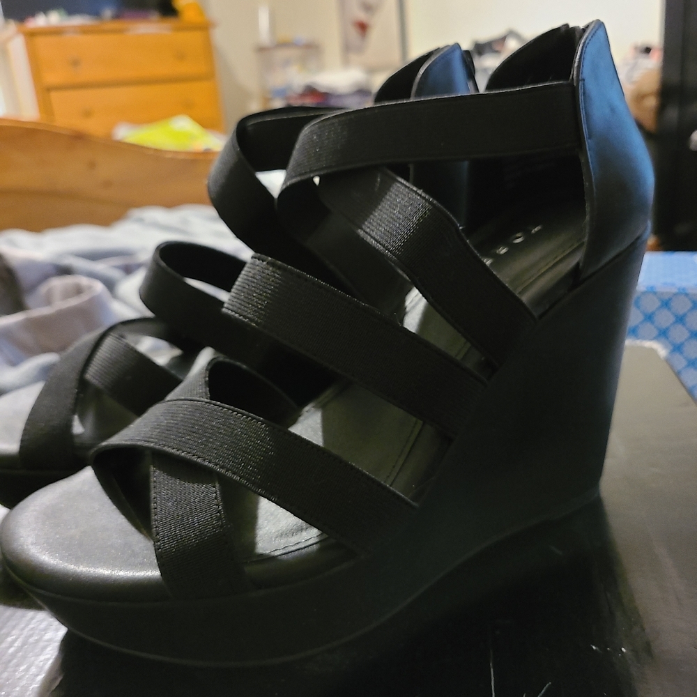 Torrid size 8 wedges
